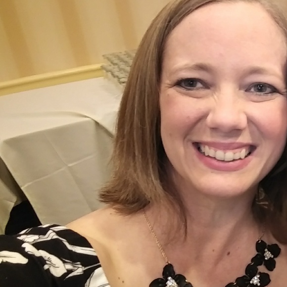 Meet your Posher, Heidi - Picture 2 of 4